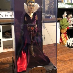 Disney collectors Evil Queen
